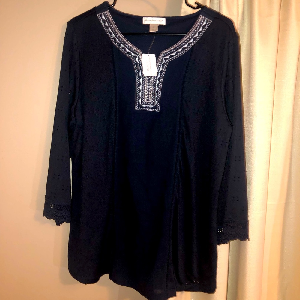 Women’s Christopher & Banks top. Navy/White XL